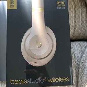 Beats Studio 3 Wireless Headphones in Desert Sand